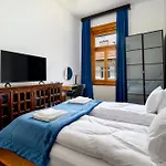 Rustic Downtown 106 M2 شقة *