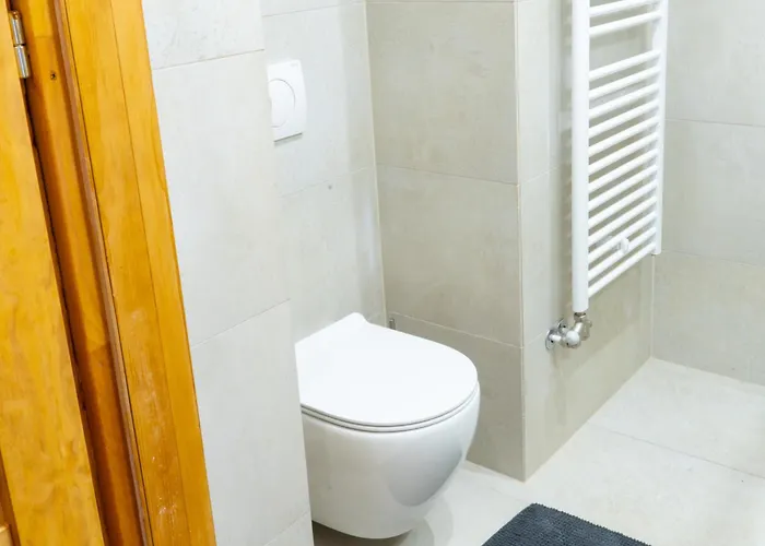 Rustic Downtown 106 M2 شقة *