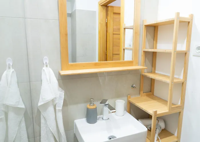 Rustic Downtown 106 M2