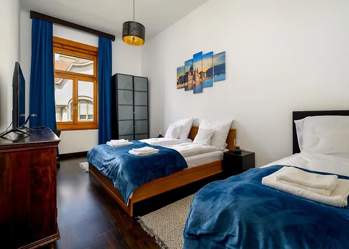 Rustic Downtown 106 M2 *