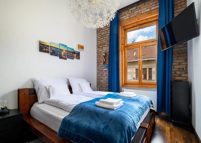 Rustic Downtown 106 M2 *