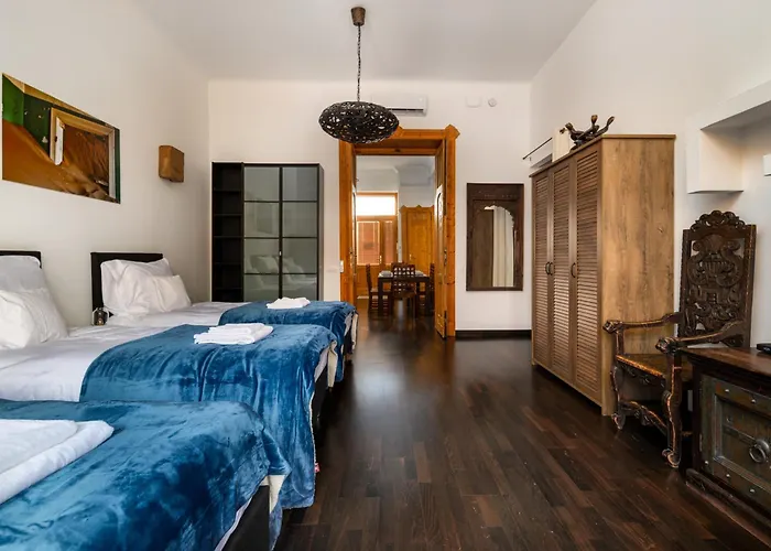 Rustic Downtown 106 M2 شقة *