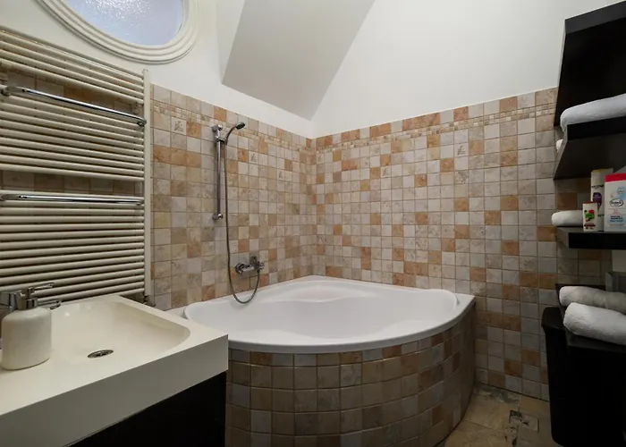 Rustic Downtown 106 M2 *