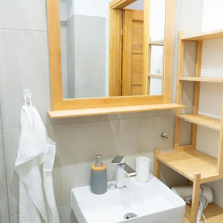 Rustic Downtown 106 M2